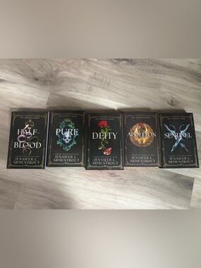 The Covenant Series - Jennifer L. Armentrout